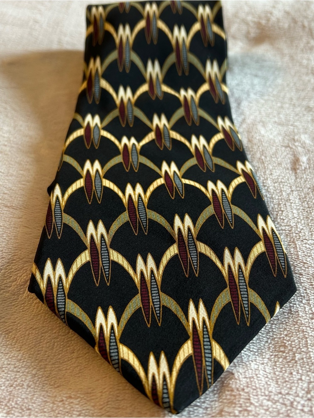 Bill Blass Black Label black and gold geometric silk tie vintage.
